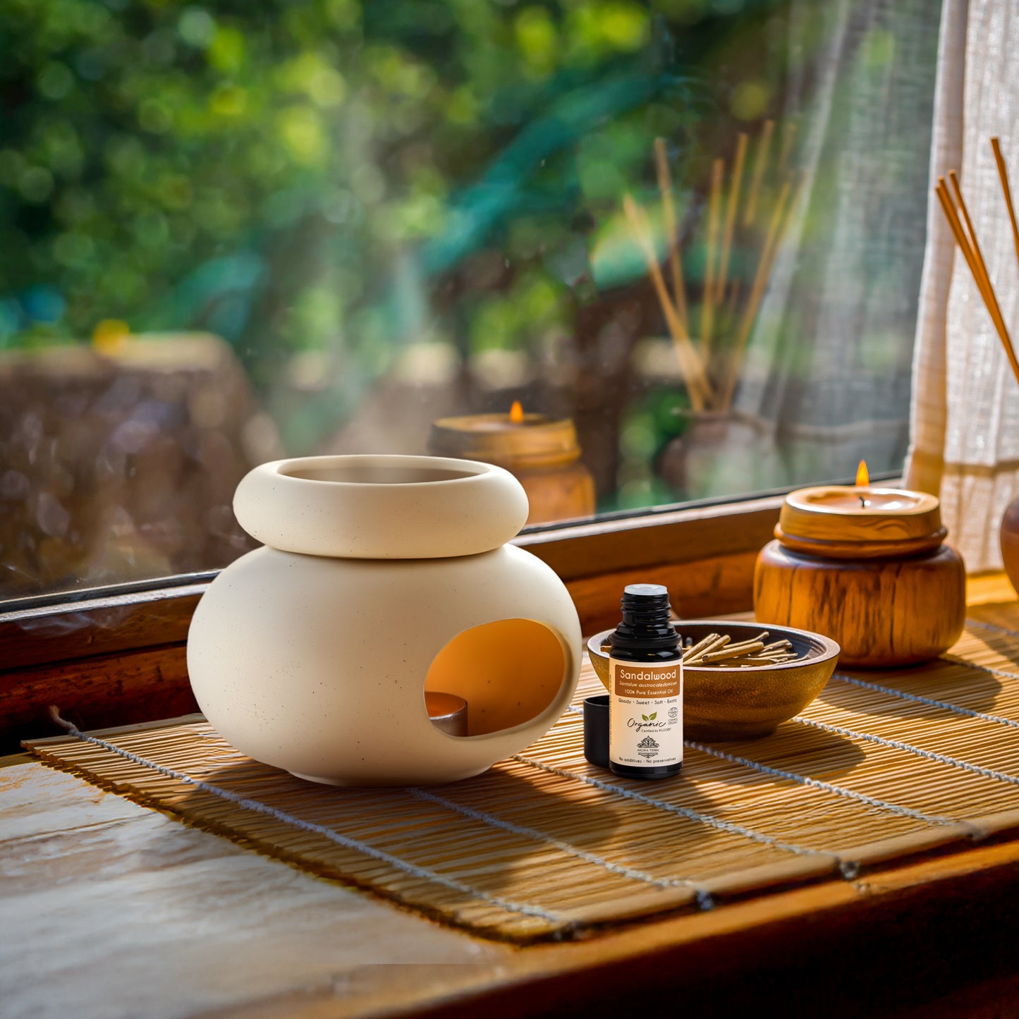 زيت خشب الصندل العطري العضوي