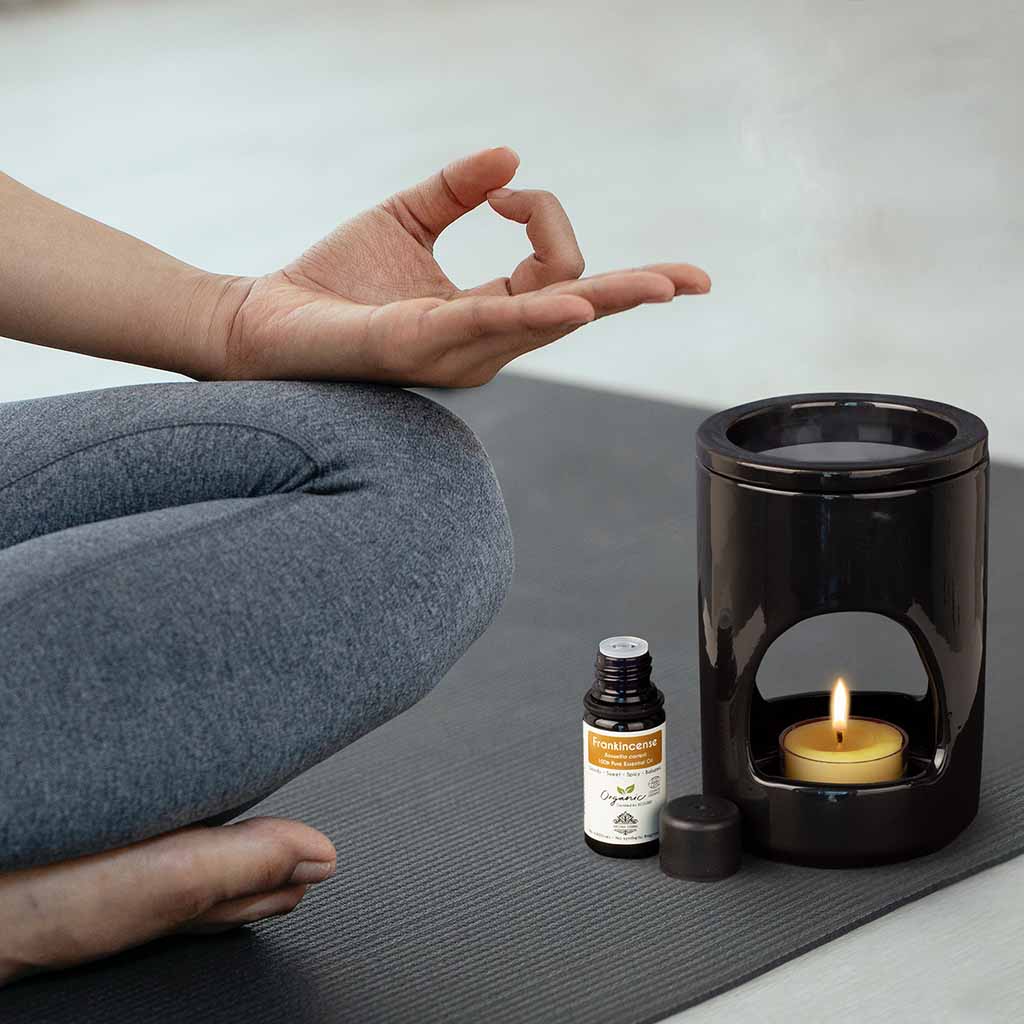 Aroma Tierra Nero Black Ceramic candle burner diffuser gently diffuses your favorite essential oils