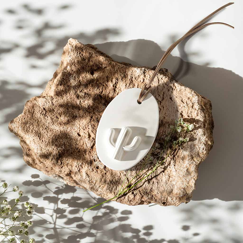 Cera Blanca  Ceramic Essential Oil Diffuser ideal for creating a calm, aromatic atmosphere