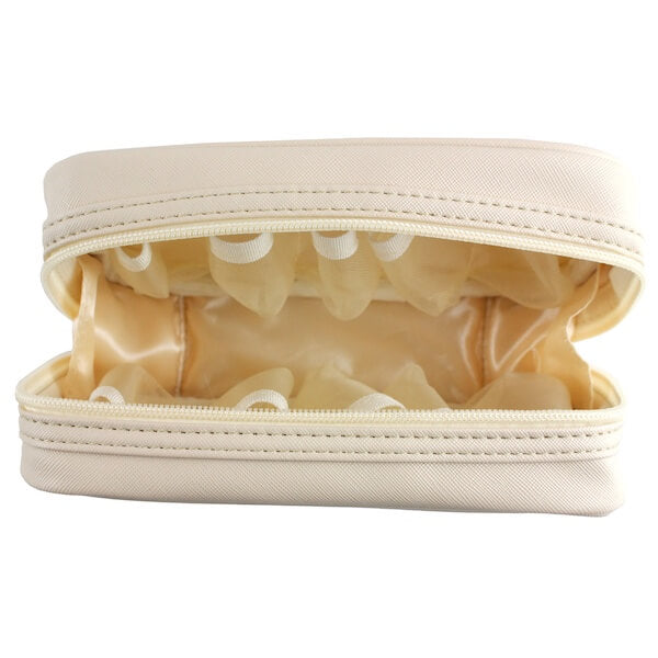 Best travel bag for essential oils, white color. 